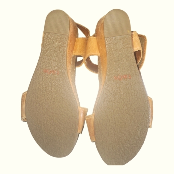 Taos  Women's Carousel Leather Tan Wedge Heel Velcro Closure Sandals Sz 40 - Picture 6 of 12